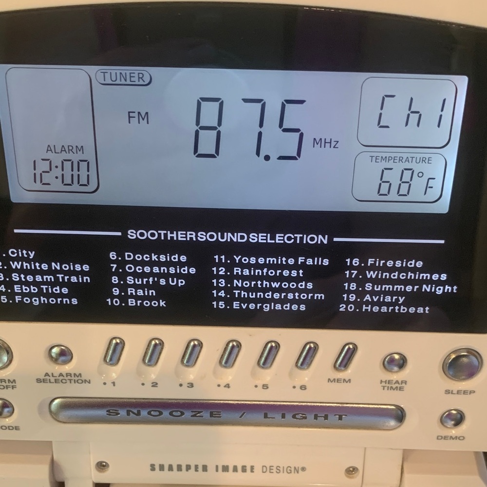 Sharper Image AM/FM Alarm Clock Sound Soother 20 for iPod/MP3 Players - Picture 5 of 13